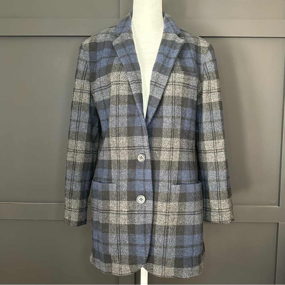 100% lambswool, Ralph Lauren, blazer size 10 blue and gray plaid